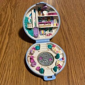 Bluebird Polly Pocket Playset 1989 Ice Skating Party Compact Only.